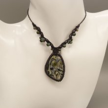 Dark grey micro-macramé necklace with a kambaba jasper