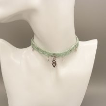 Necklace in green micro-macramé with water mint