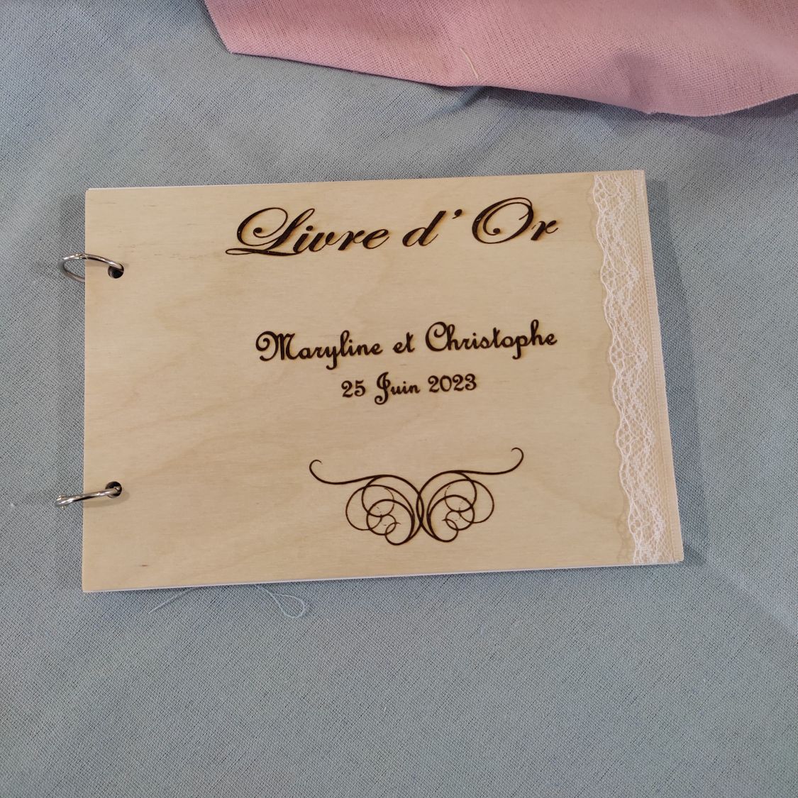 Guestbook, wedding, baptism in wood engraved and customizable. Models to choose from. Handcrafted work