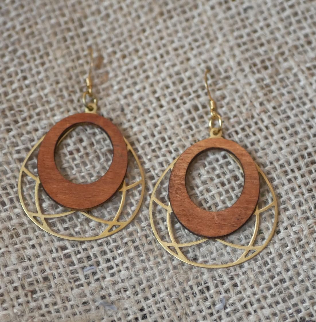 Earrings wings in cherry wood on openwork oval in gold brass