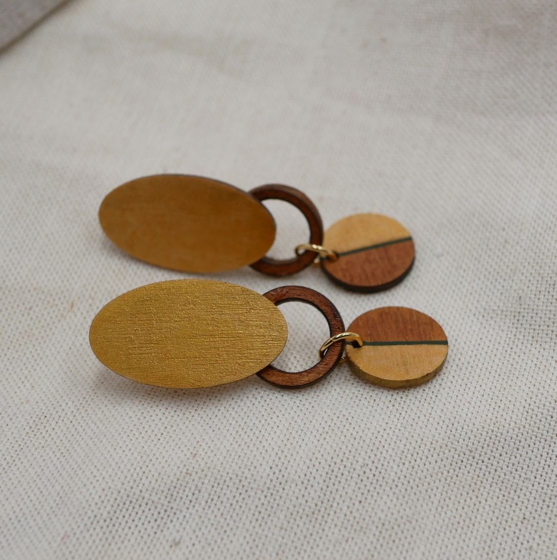 Earrings in cherry wood graphics and gold