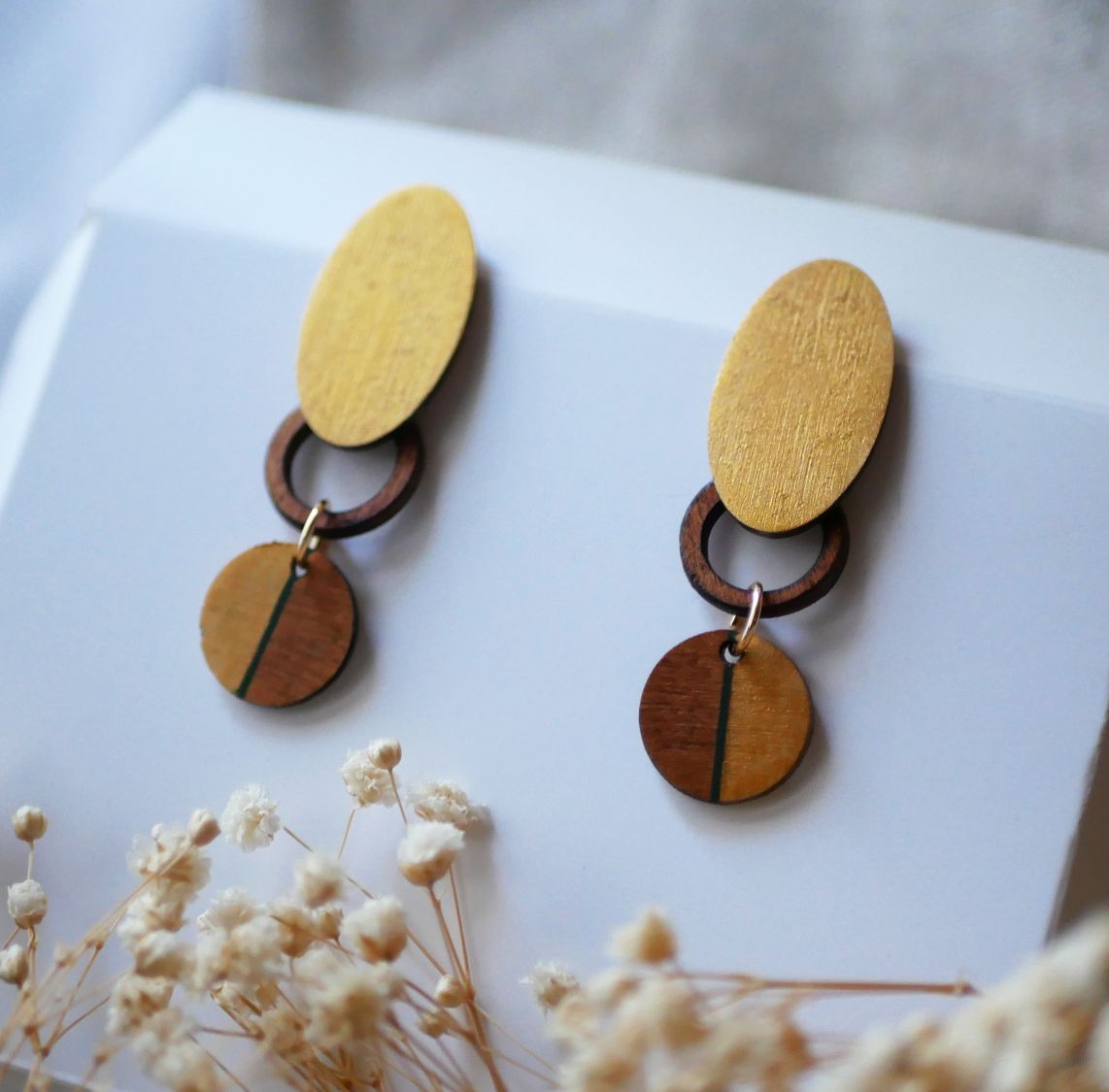 Earrings in cherry wood graphics and gold