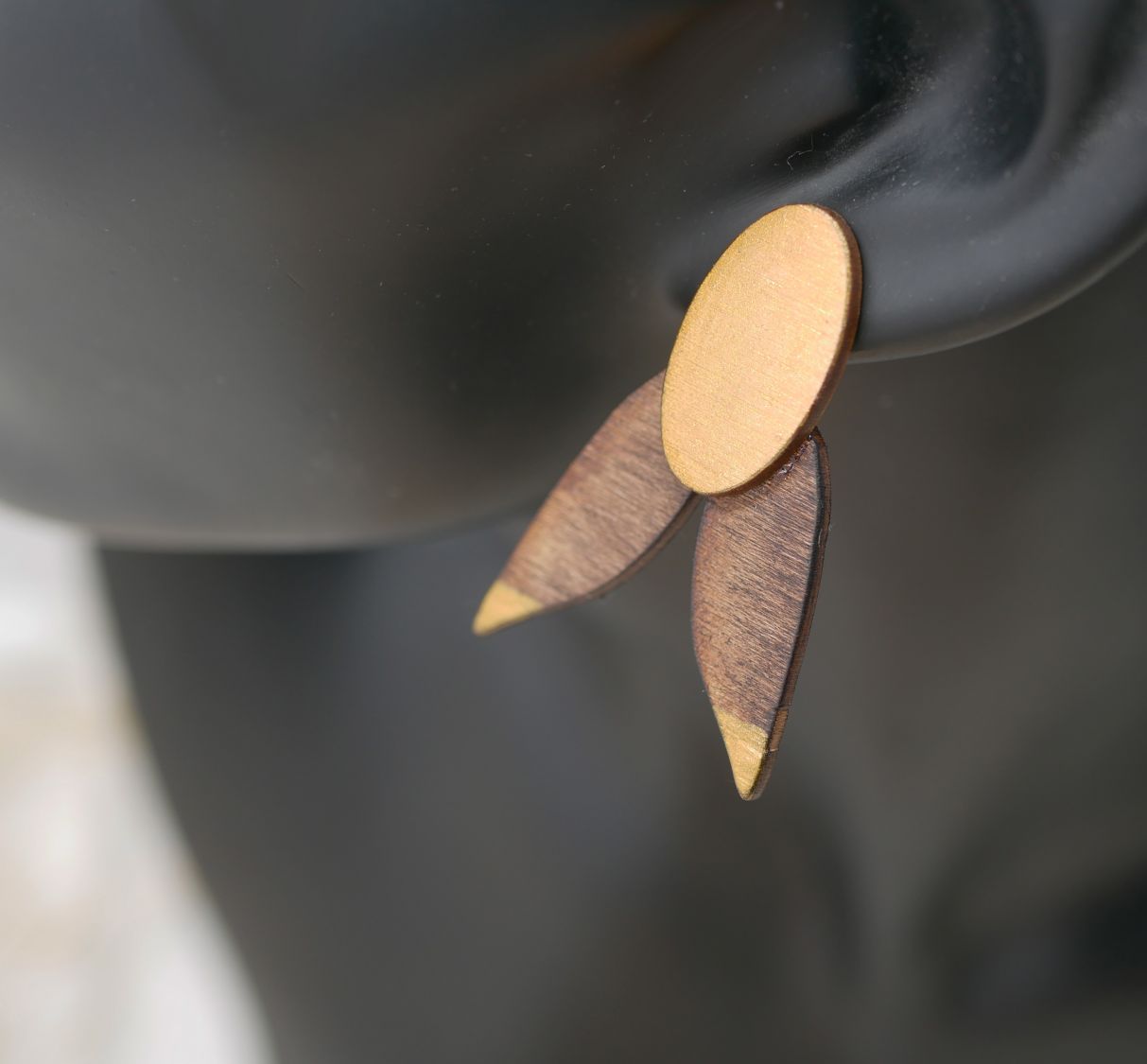 Cicada earrings in walnut wood and gilded 