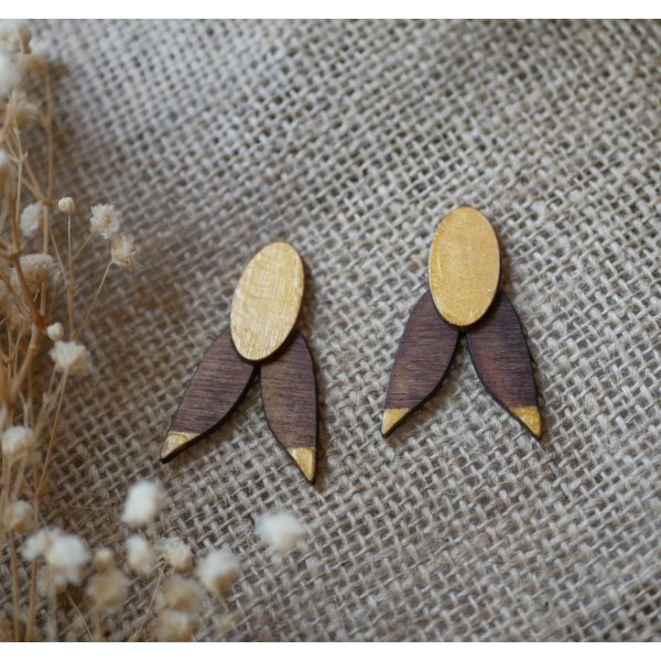 Cicada earrings in walnut wood and gilded 