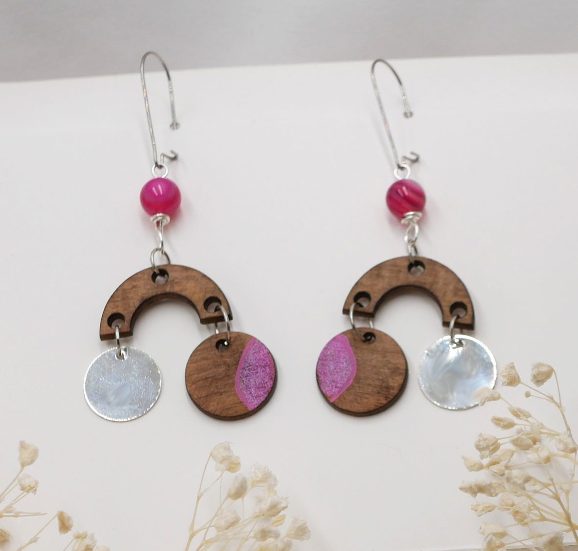 Walnut wood earrings with fuchsia beads