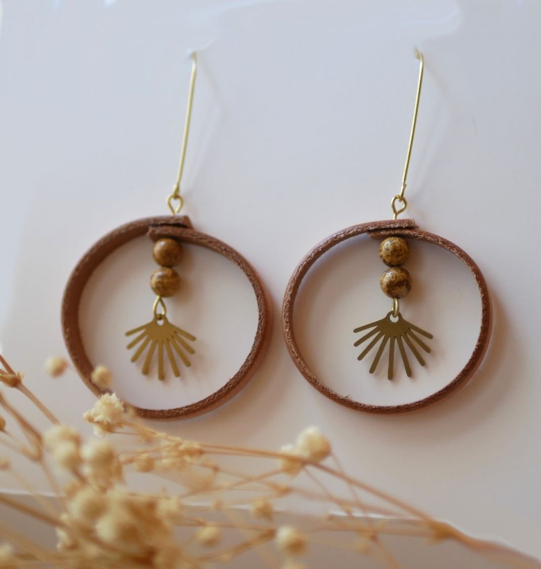 Round natural leather earrings