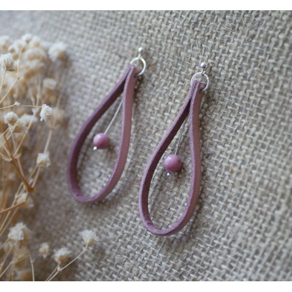 Old rose leather earrings on 925 silver studs 