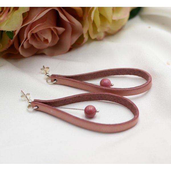 Old rose leather earrings on 925 silver studs 