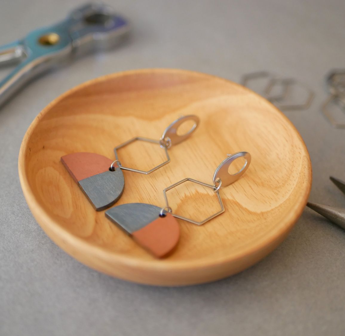 Grey and brown geometric pendant earrings