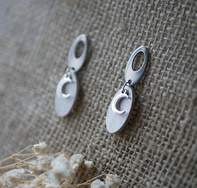 Boucles d'oreilles pendantes g&eacute;om&eacute;triques ovales blanc croissants de lune