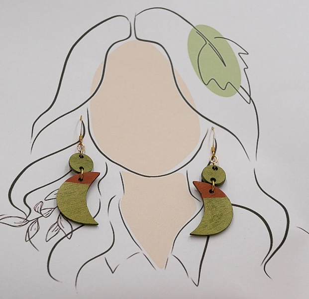 Green metallic and brown wooden moons earrings
