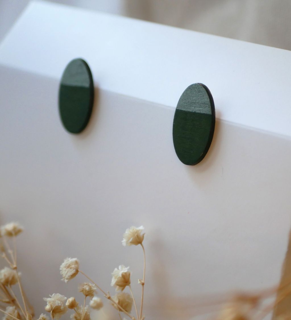 Oval earrings in wood painted in green and grey duo metallic effect