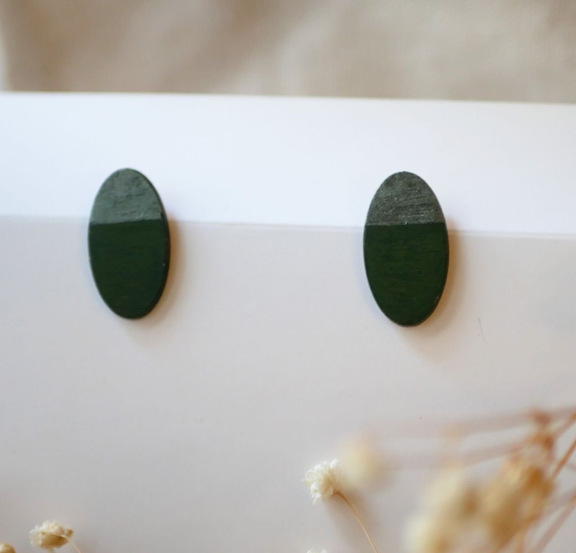 Oval earrings in wood painted in green and grey duo metallic effect