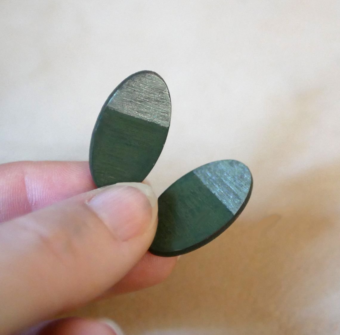 Oval earrings in wood painted in green and grey duo metallic effect