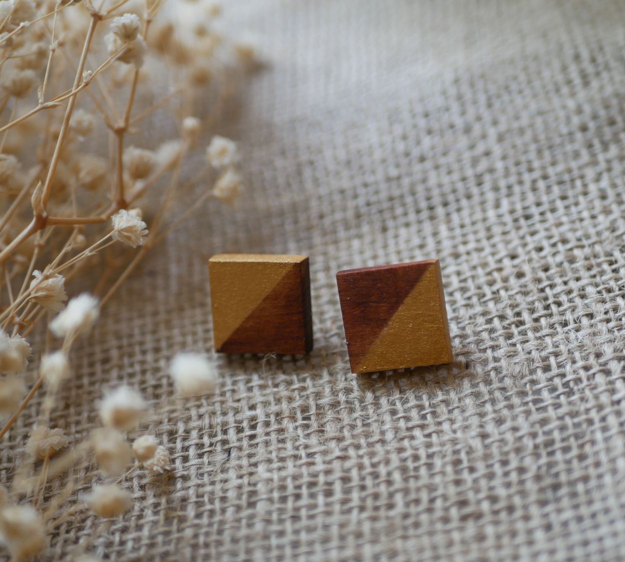 Round earrings in cherry wood painted in gold