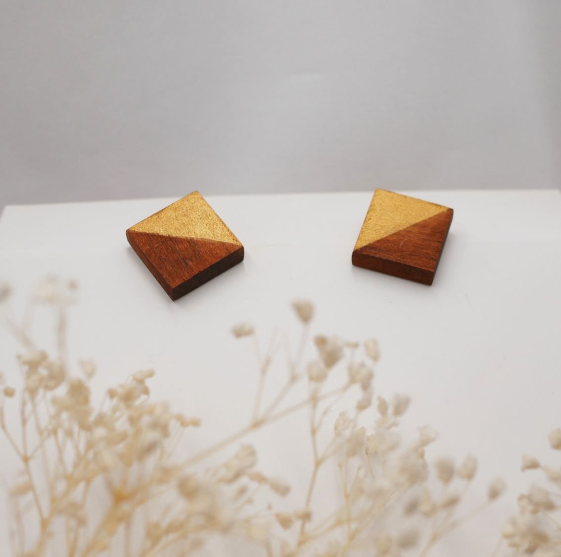 Round earrings in cherry wood painted in gold