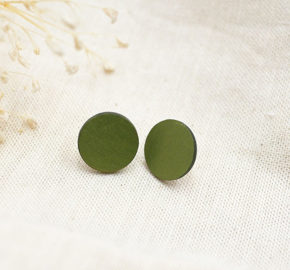 Round wooden earrings painted in green metallic effect