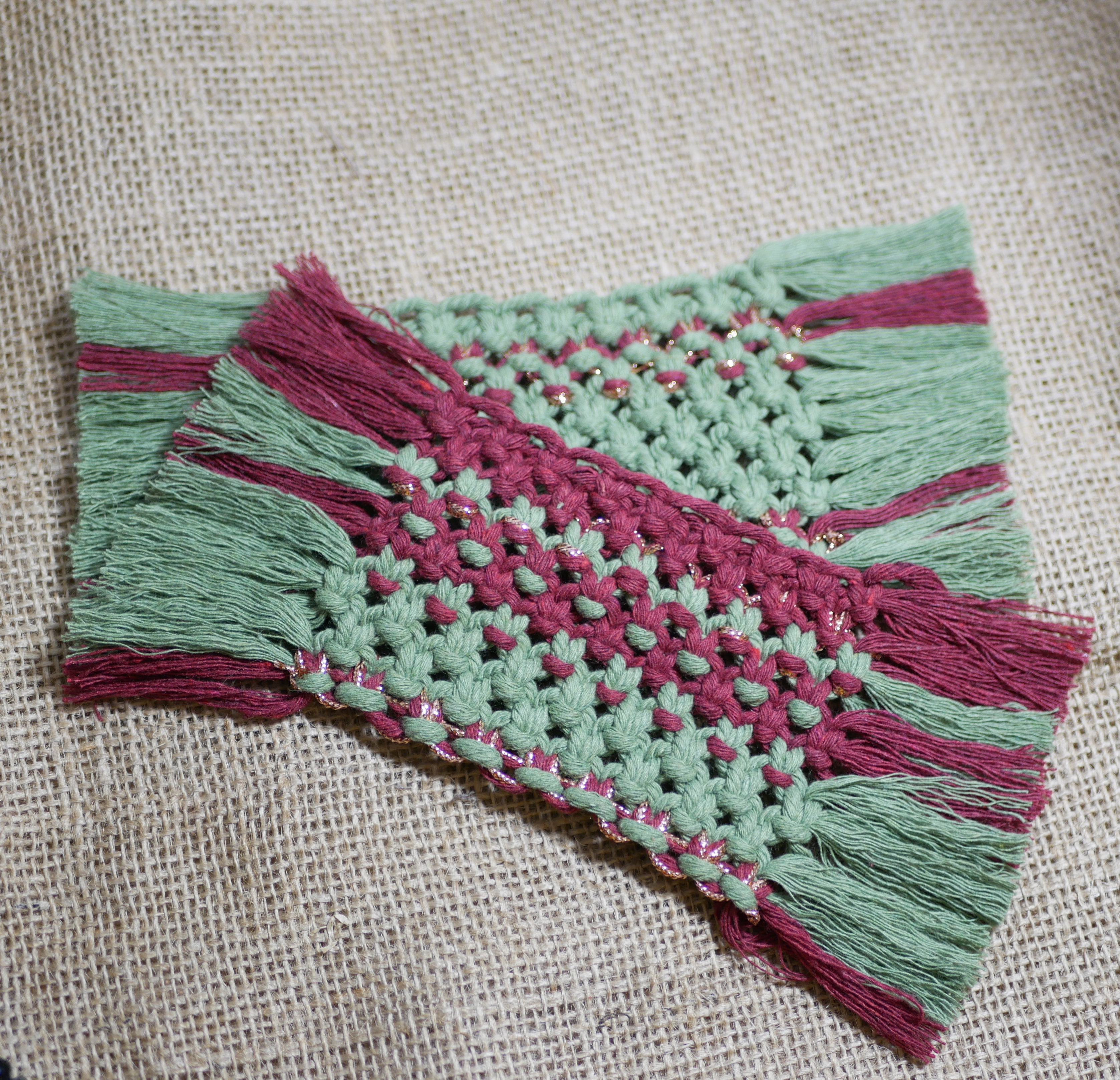 Duo de minis tapis couleurs de Noël en macramé de cotons rouge et vert