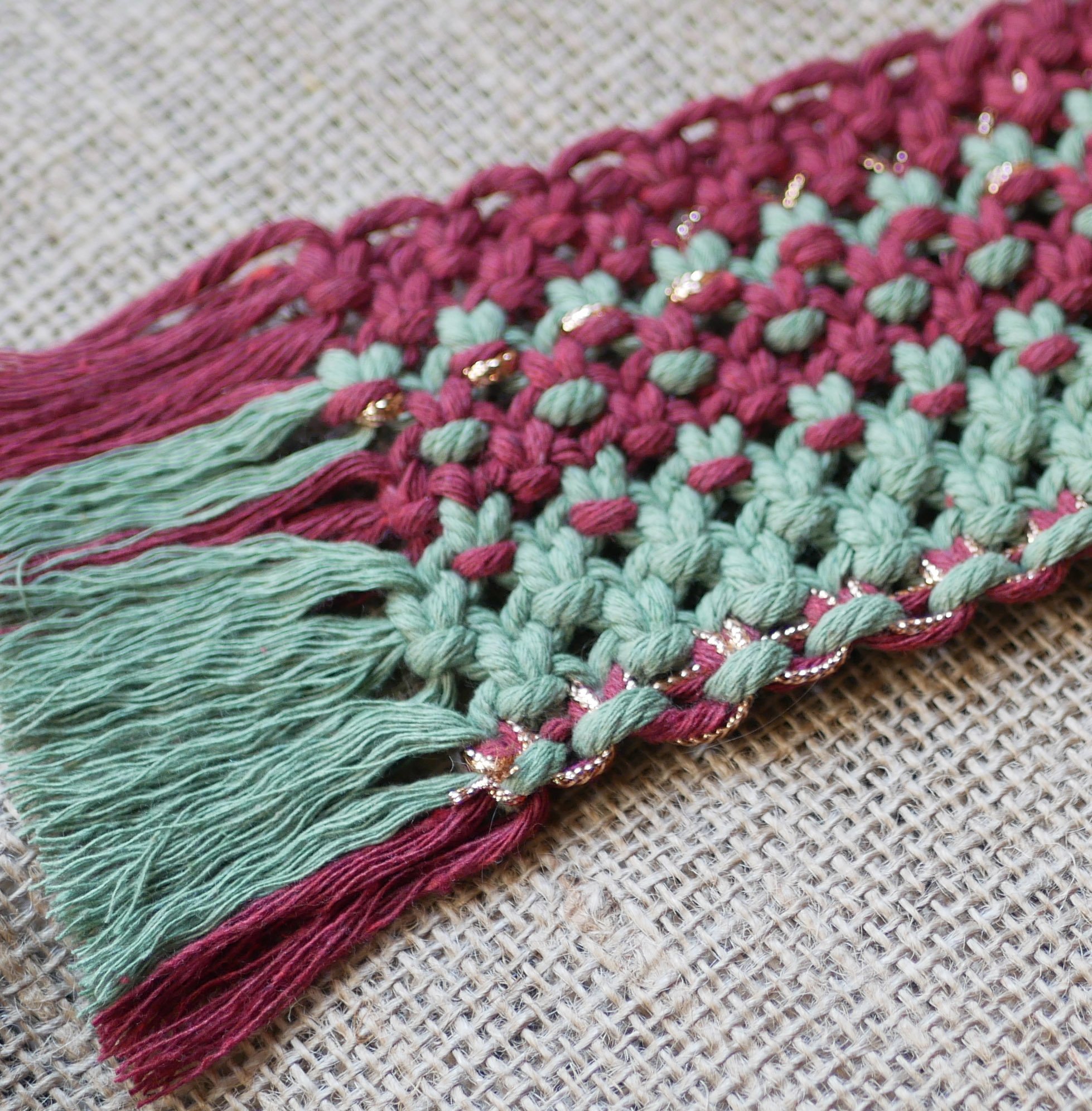 Duo de minis tapis couleurs de No&euml;l en macram&eacute; de cotons rouge et vert