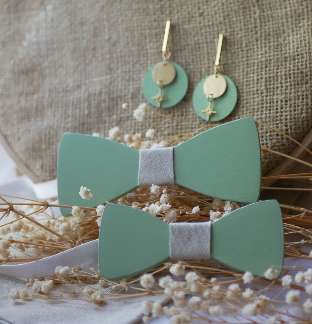 Ensemble boucles d'oreilles en bois vert et noeud papillon assorti