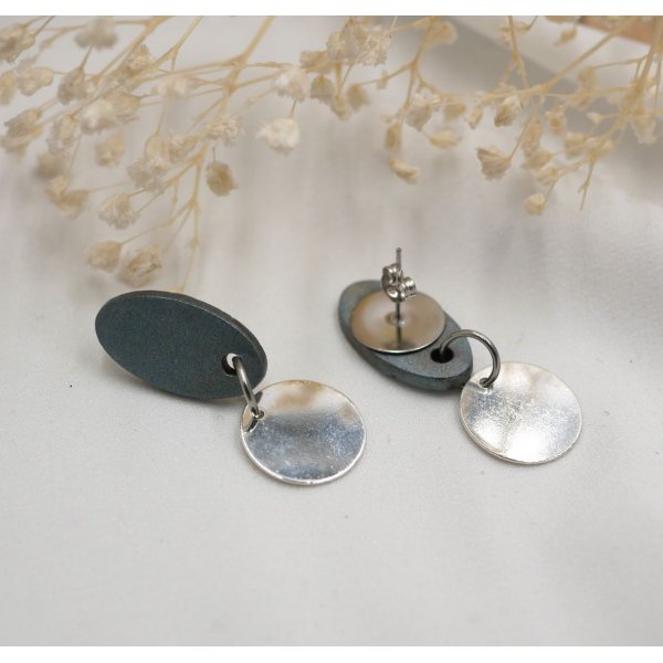 Small geometrical earrings in blue gray wood 
