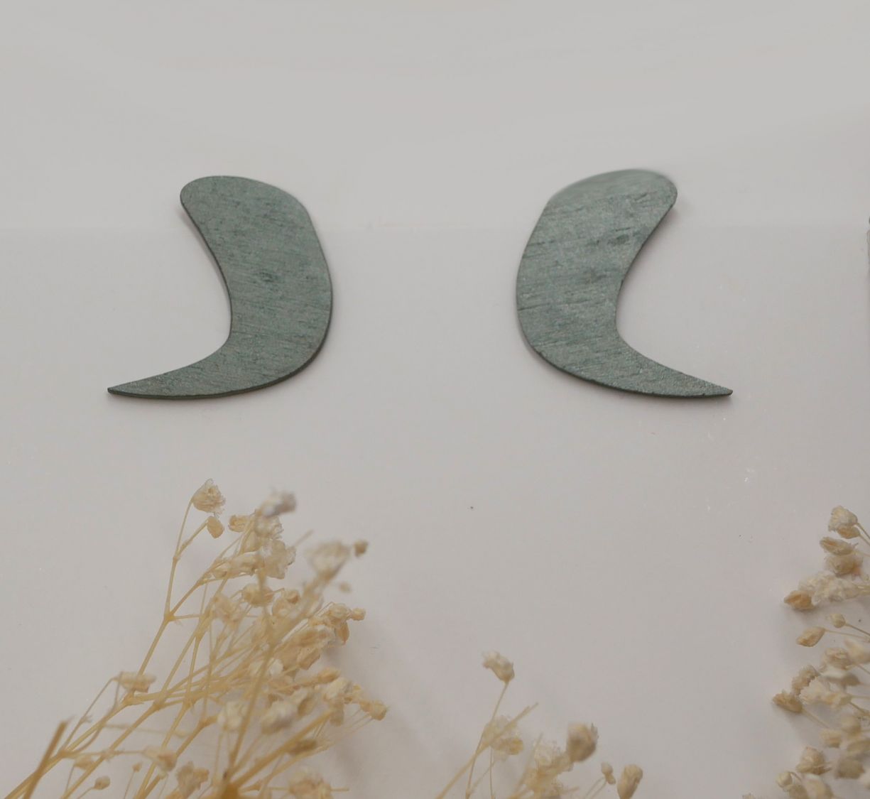 Grey metallic wood graphic earrings