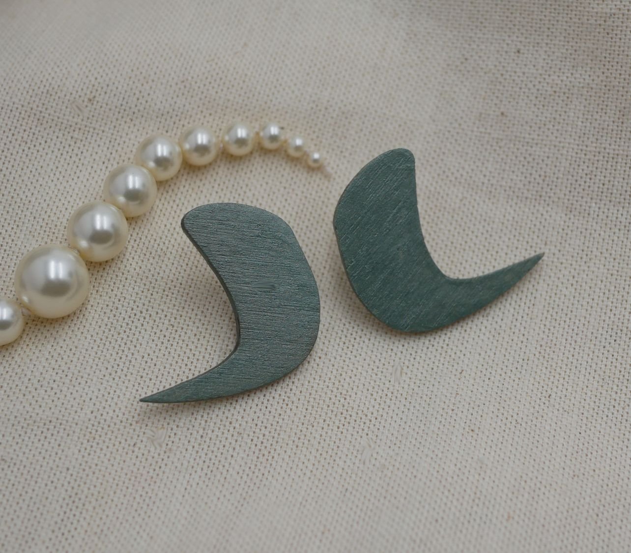 Grey metallic wood graphic earrings