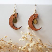 Wooden moon earrings cherry wood with golden drops