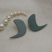 Grey metallic wood graphic earrings