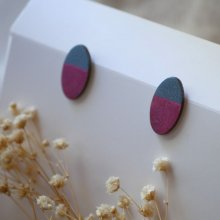 Oval earrings in wood painted in fuchsia and grey metallic effect