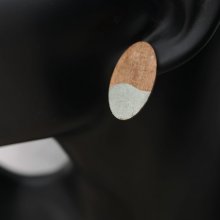 Large oval earrings in walnut wood and grey metallic