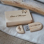 Clé Usb 128 Go 3.0 dans coffret personnalisé bois clair d'érable