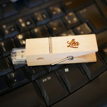 USB key engraved in raw wood to personalize