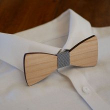 Bow tie with straight edges in natural French wood to be personalized by engraving made in France
