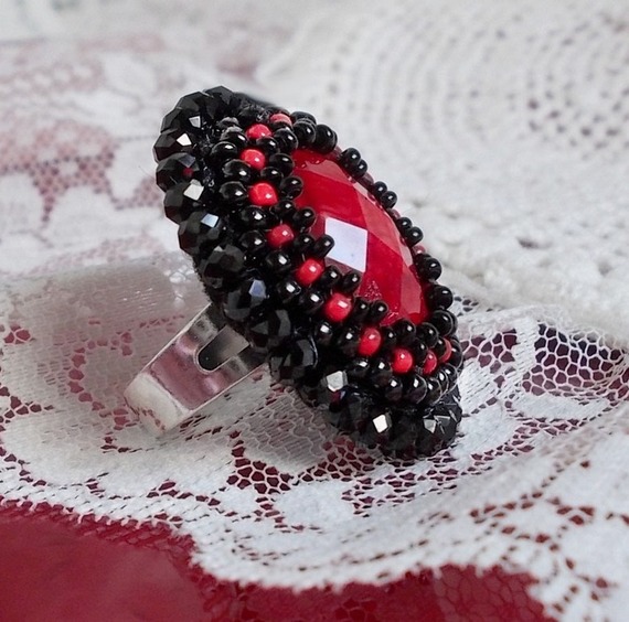 Midnight in Paris ring embroidered with a red faceted cabochon and black round beads