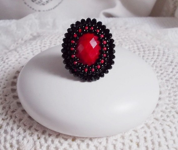 Midnight in Paris ring embroidered with a red faceted cabochon and black round beads