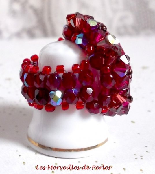 Orchid ring with facets and spinning tops in Swarovski crystal
