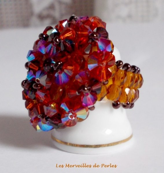 Topaz ring with facets and spinning tops in Swarovski crystal