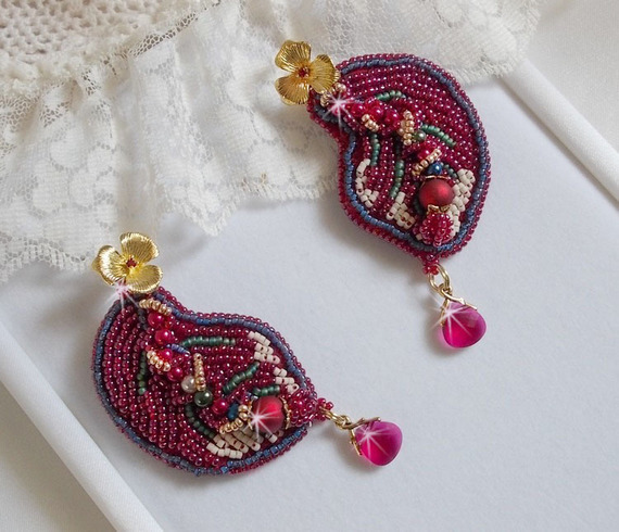 BO Enchantment of Autumn embroidered with Swarovski crystals, pearls and seed beads