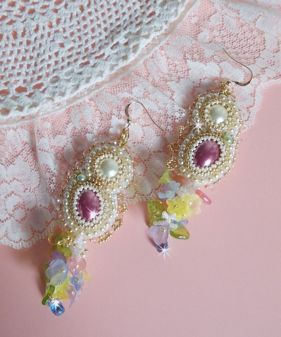 BO Envolée Fleurie embroidered with Lucite flowers, resin cabochons, round flattened seed beads and 14K Gold Filled ear hooks