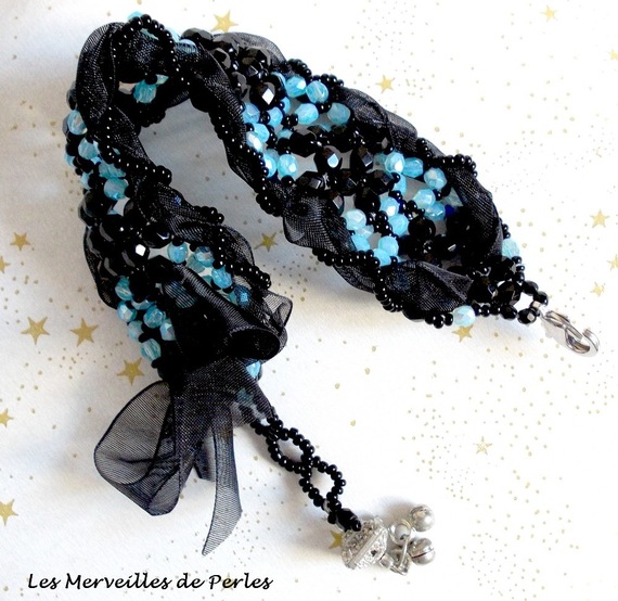 Prestige bracelet with black and blue facets and organza ribbon