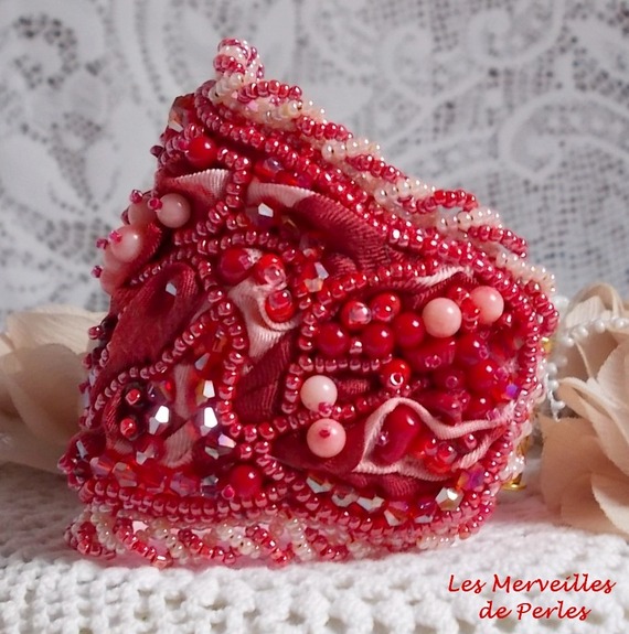 Bracelet Coralie cuff embroidered with red corals, Rose Light and seed beads