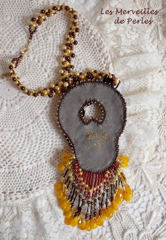 Aura necklace, a gradation of color that is represented by a silk Shibori and a beautiful fine stone "amber".