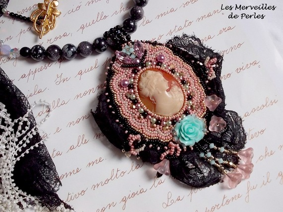 Pendant necklace Marquise embroidered with pearly pearls, a beautiful lace, a sumptuous jewel 