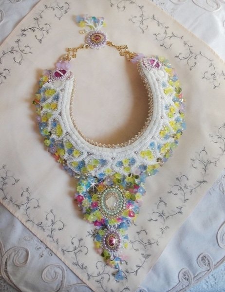 Envolée Fleurie necklace, lucite flowers, pearls and seed beads embroidered in Haute-Couture style