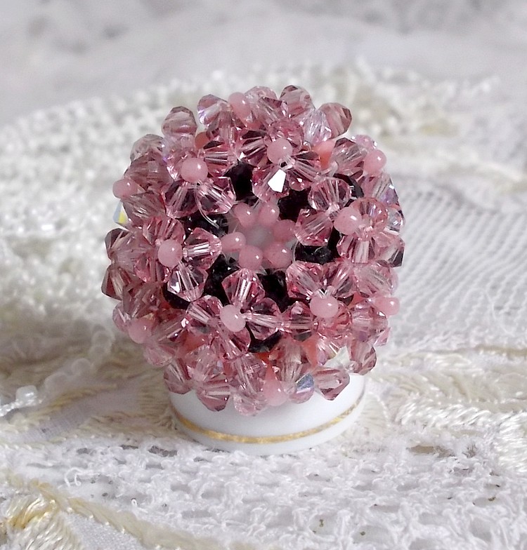 Anemone ring with facets and tupies in Swarovski crystal