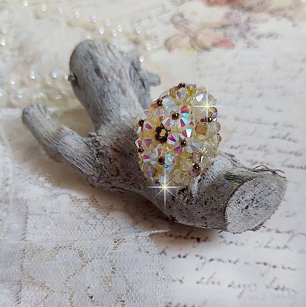 Aurora ring with facets and spinning tops in Swarovski crystal