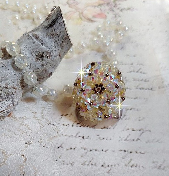 Aurora ring with facets and spinning tops in Swarovski crystal