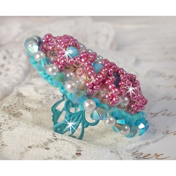 Beauty Alicia Blue ring embroidered with Swarovski crystals, ivory pearls and seed beads