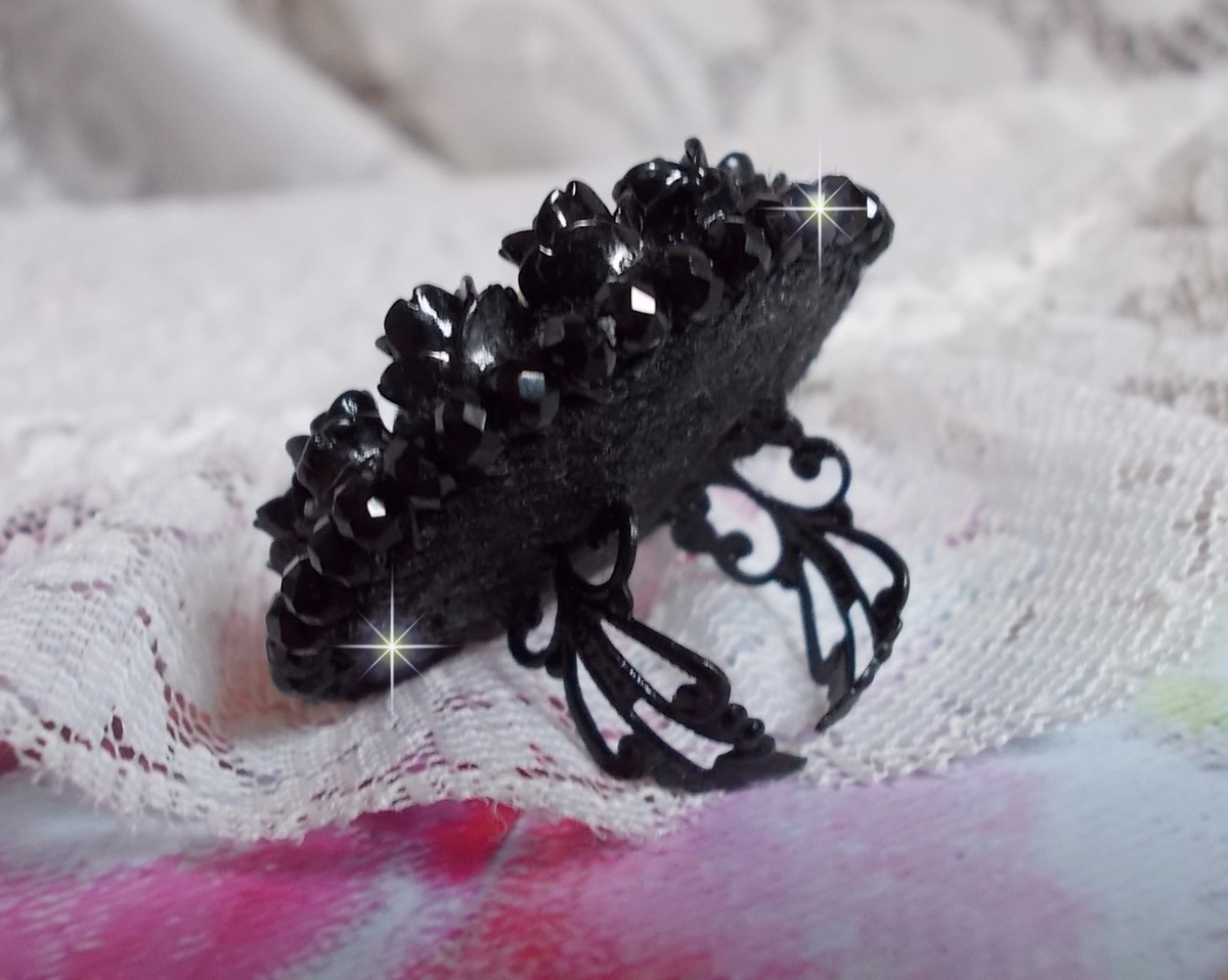 Cleopatra ring embroidered with black onyx, black resin roses and seed beads